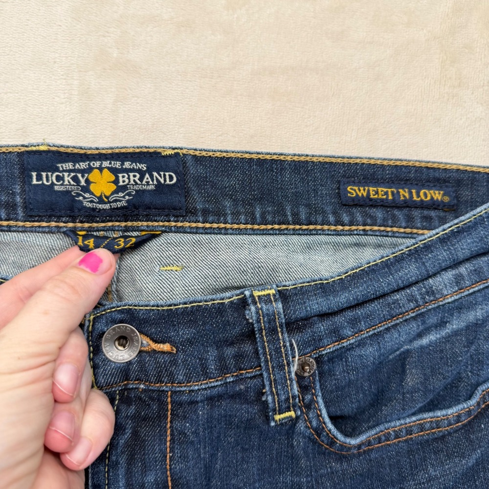 Lucky Brand Sweet N Low Jeans Womens 14/32 Blue Fair Distressed Bootcut Low Rise - Picture 2 of 8